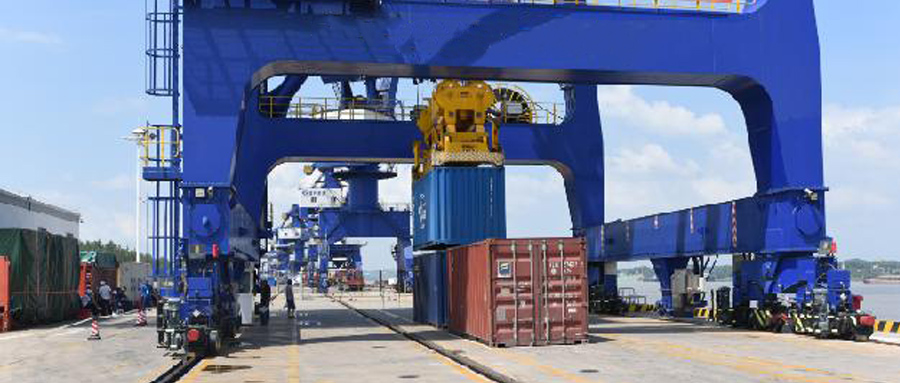 AGGAMEEN655变频器在龙门吊中的应用--同步不溜钩